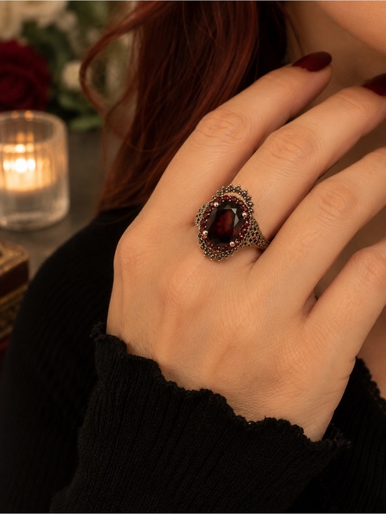 Jewelry - Vintage-Inspired Garnet Oval Cocktail Ring - Deep Red